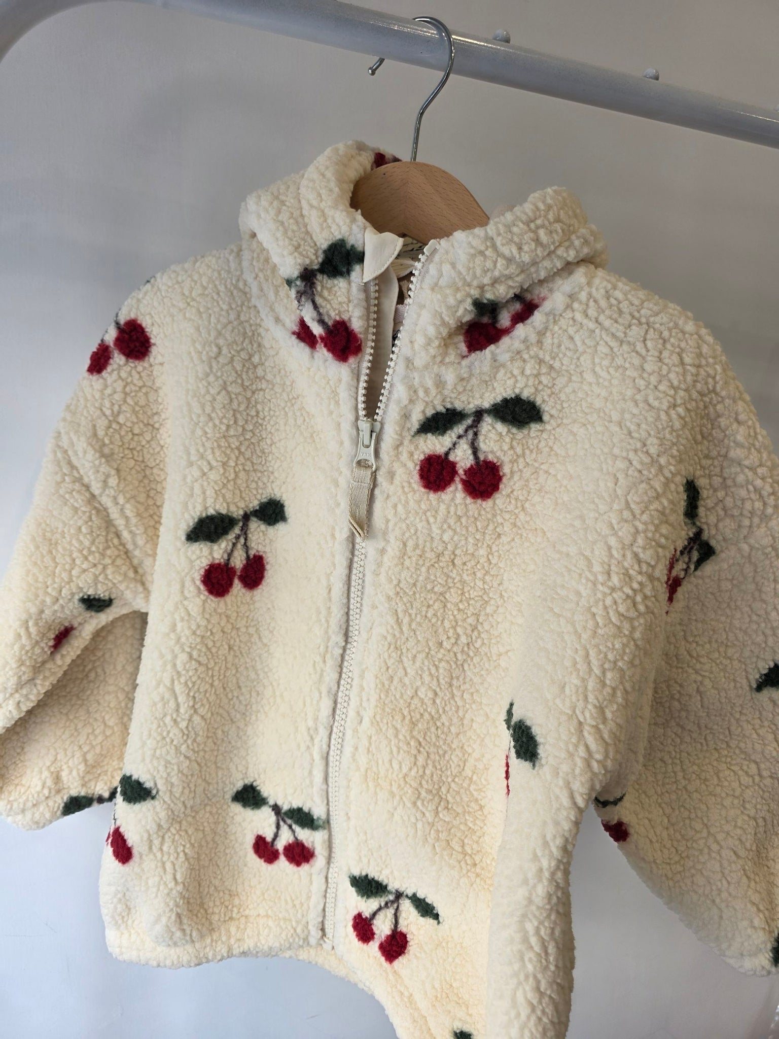 Konges Sløjd - 櫻桃鋪毛連帽外套 - ma grande cerise